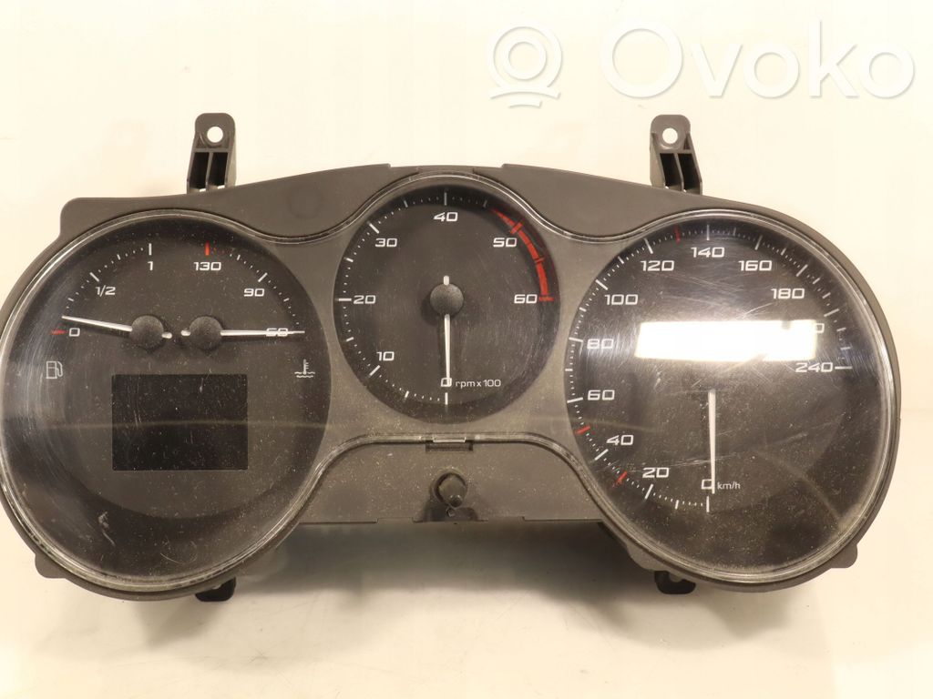 Seat Leon (1P) Kello 