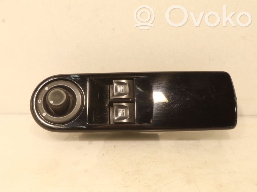 Renault Clio IV Electric window control switch 