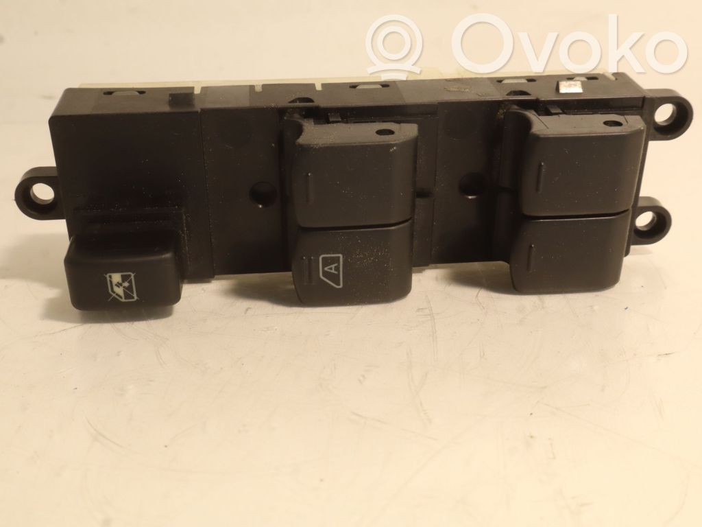 Nissan Note (E11) Electric window control switch 