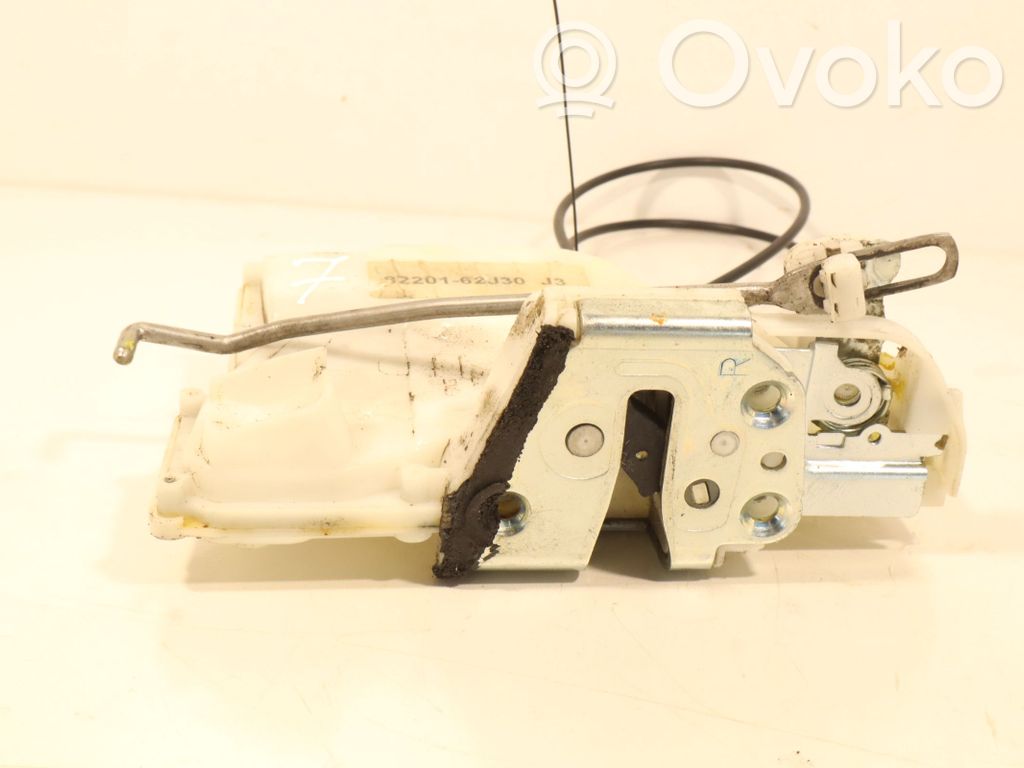 Suzuki Swift I Front door lock 