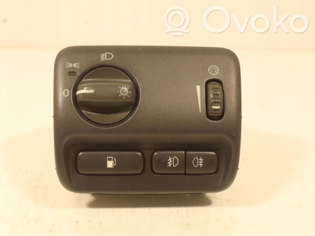 Light switch   8645708