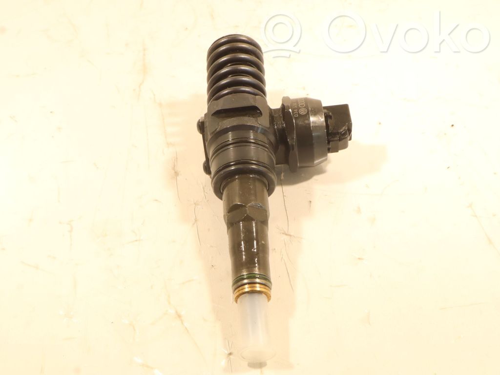 Audi A4 S4 B7 8E 8H Wtryskiwacz paliwa 