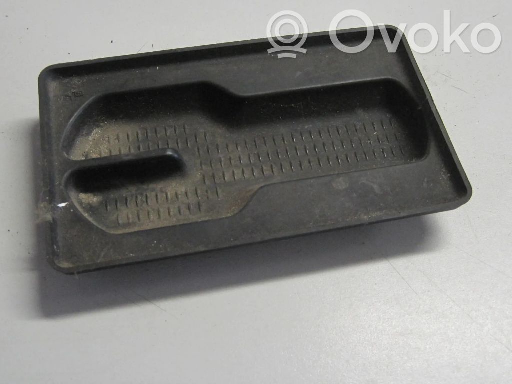 Mukitelineen alusmatto   8408030