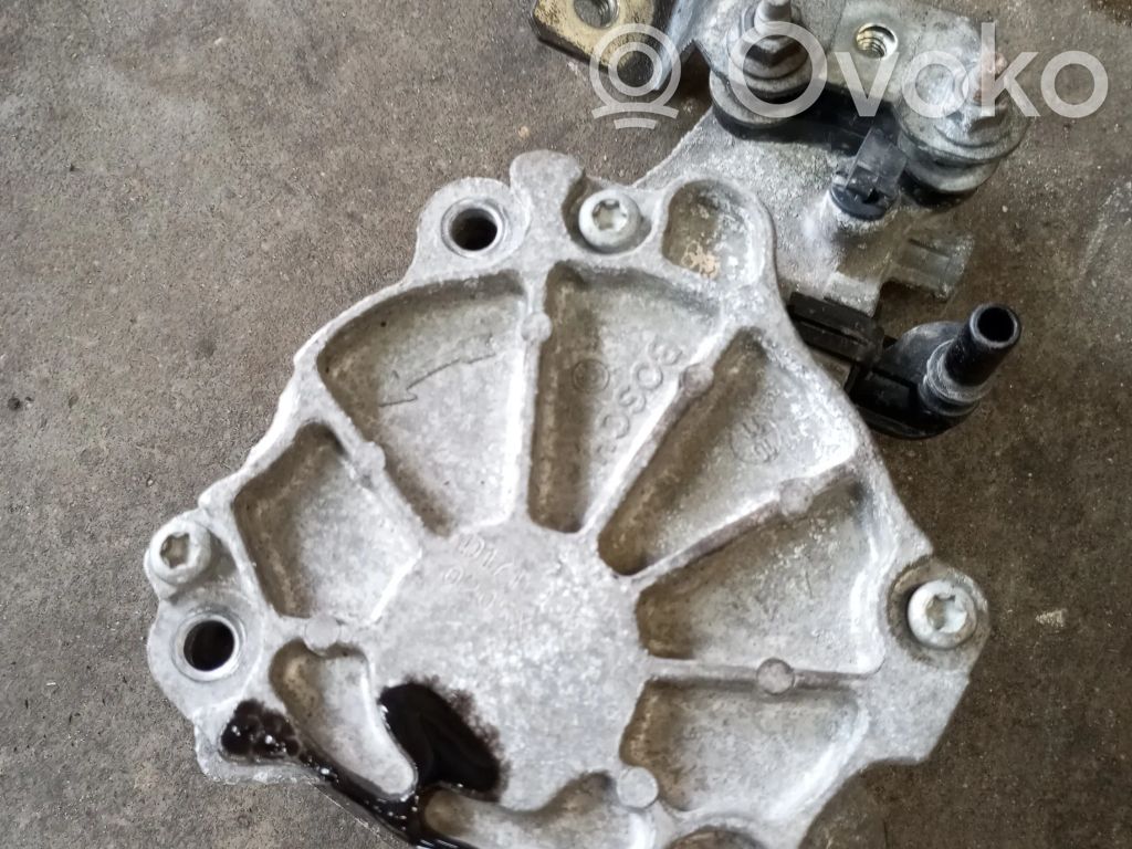 Mitsubishi Outlander Pompă vacuum 