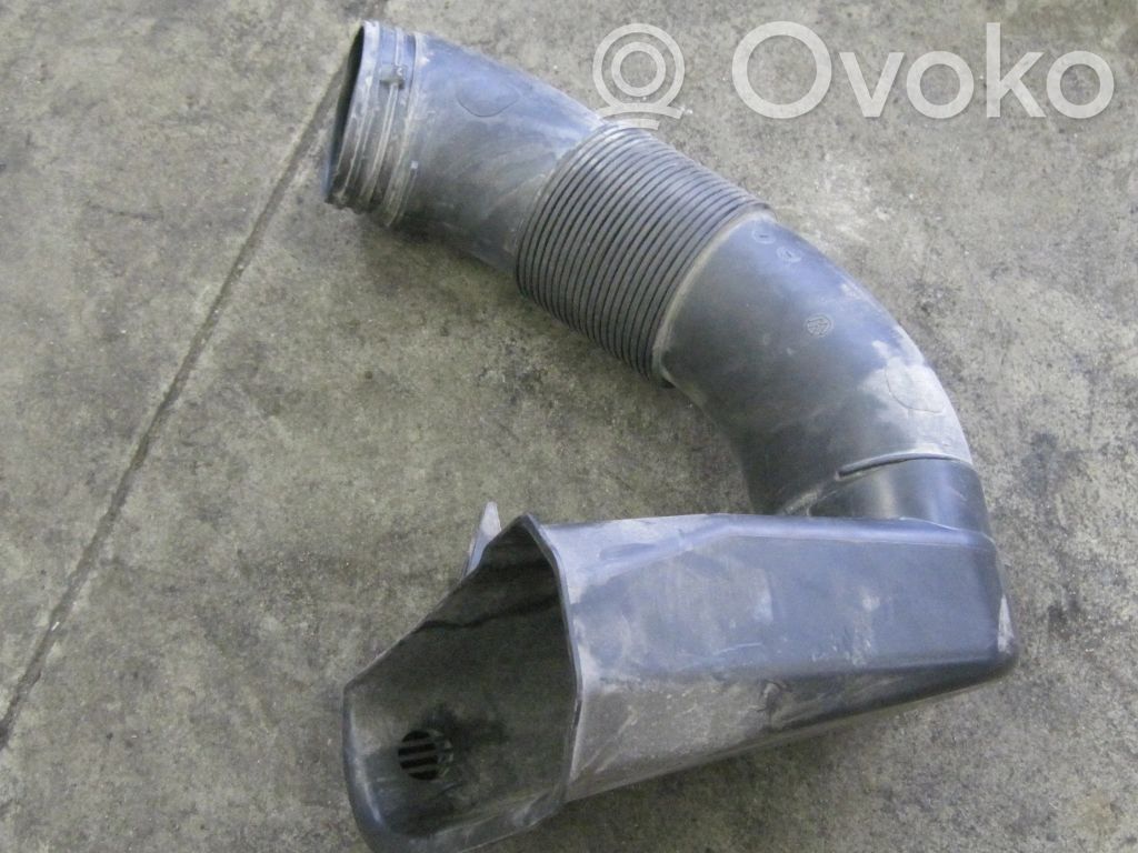 Volkswagen Amarok Parte del condotto di aspirazione dell'aria 