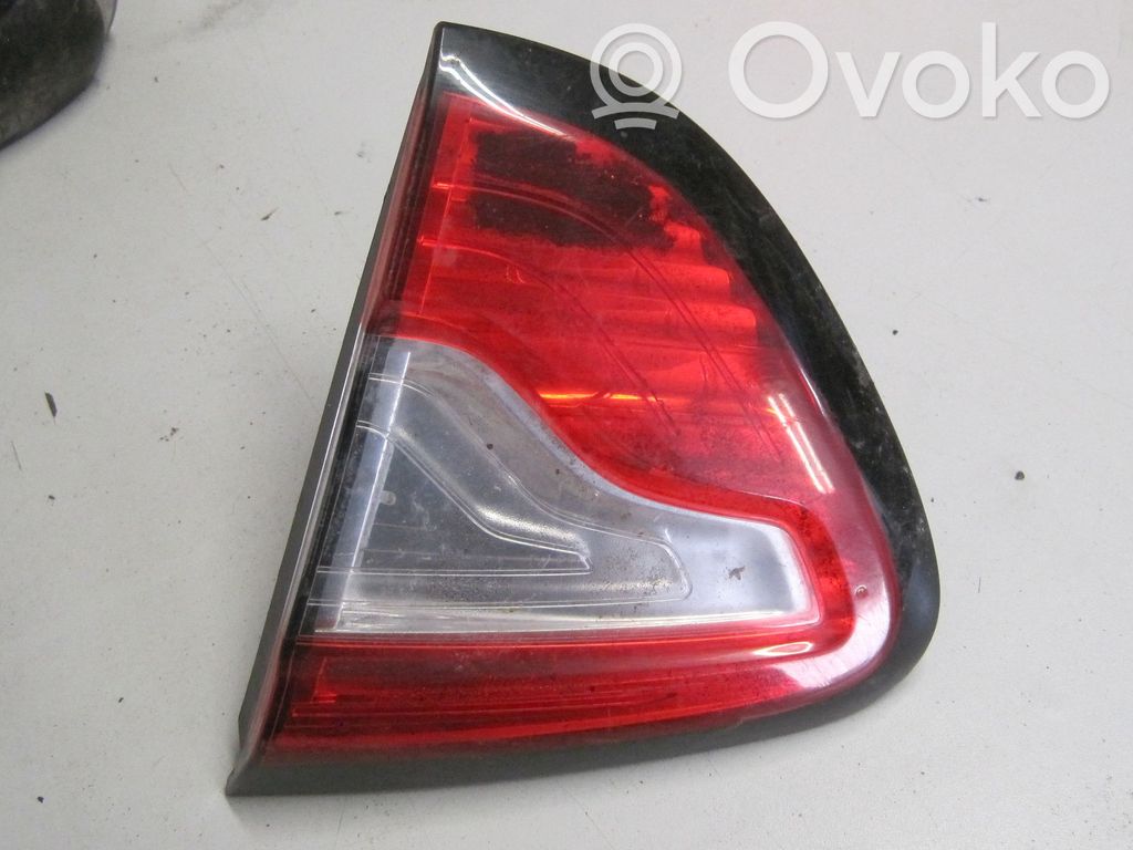 Renault Captur Lampy tylnej klapy bagażnika 