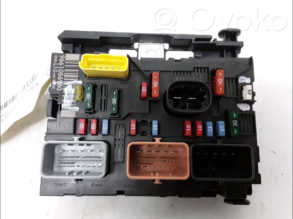 Peugeot 207 Fuse module 