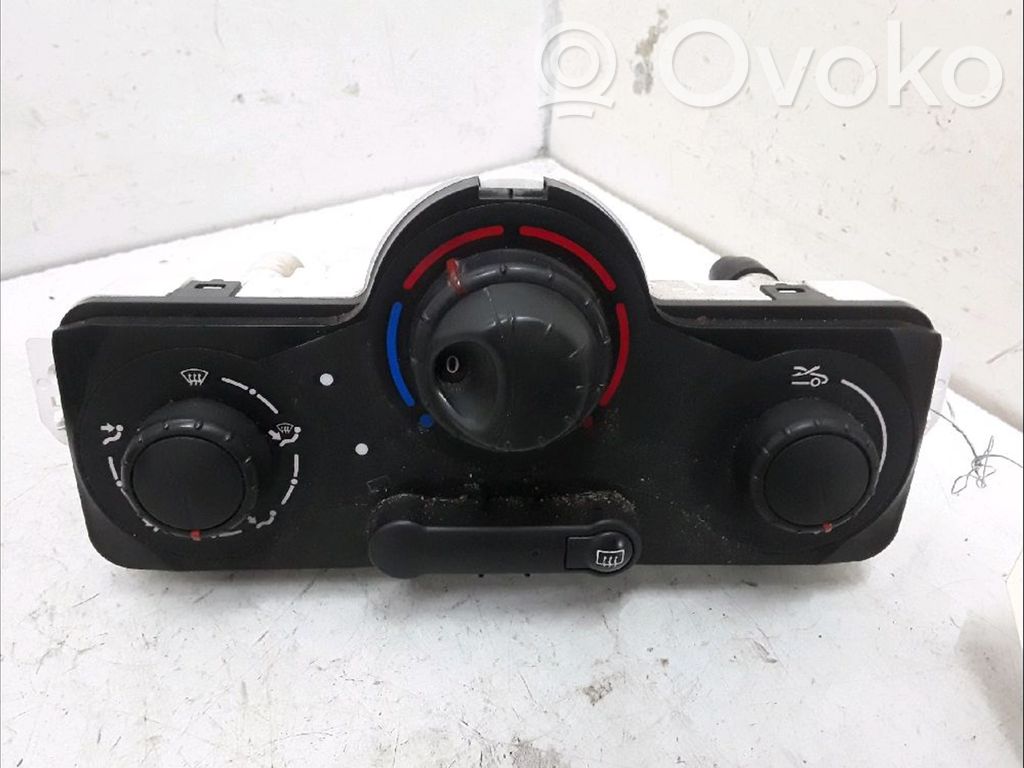 Renault Clio III Climate control unit 