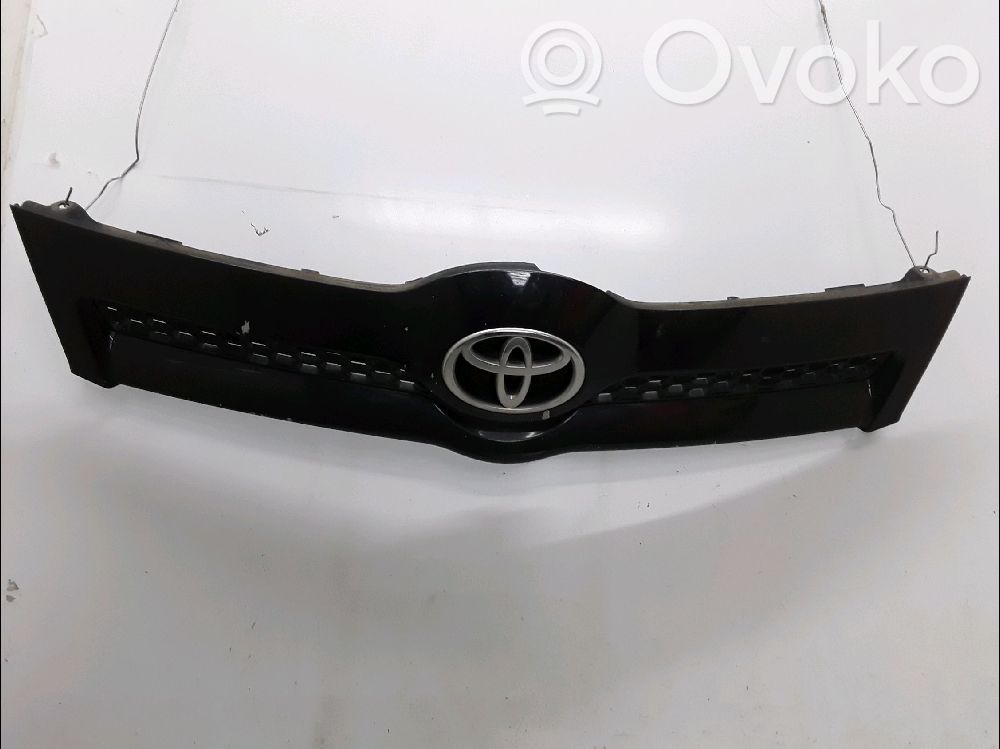 Toyota Corolla Verso AR10 Etupuskurin ylempi jäähdytinsäleikkö 