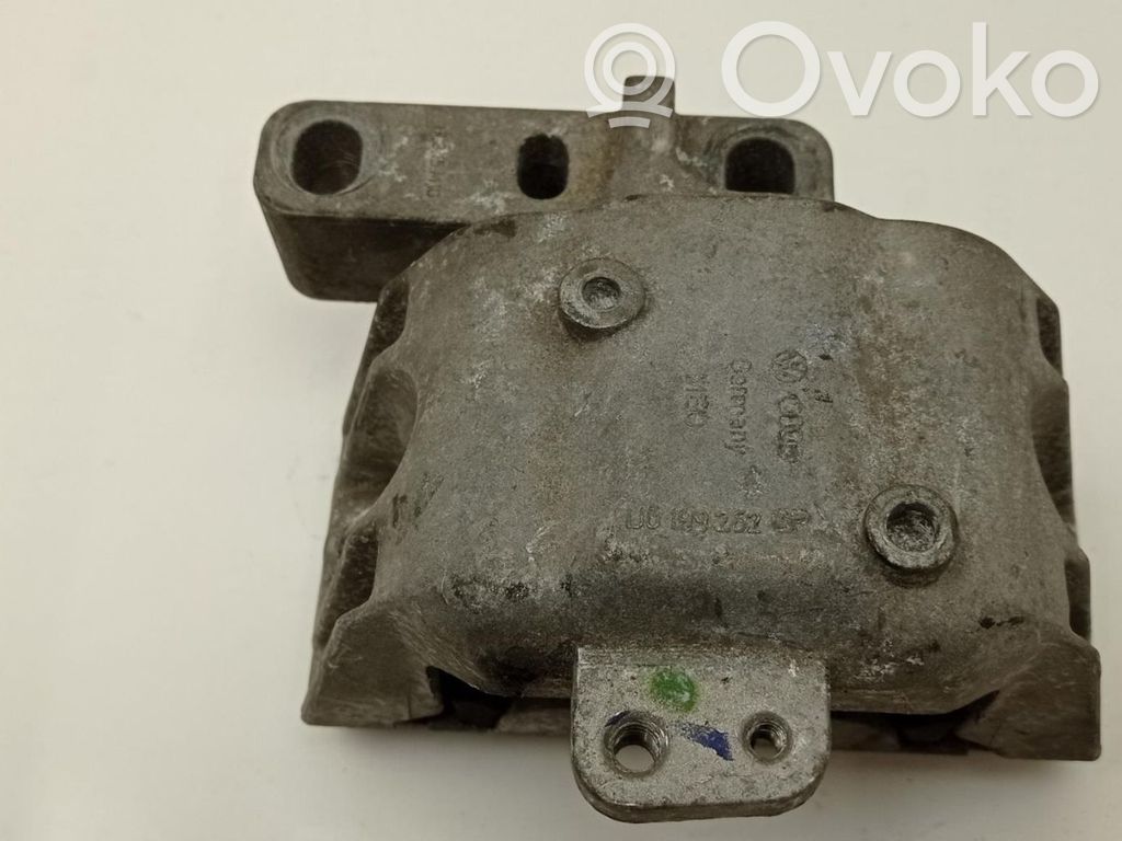 Volkswagen Golf V Engine mounting bracket 