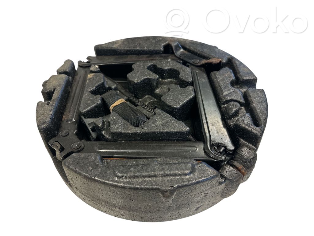 Opel Astra J Tool set 