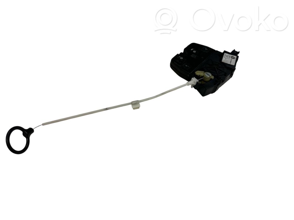 Aizmugurējā pārsega slēdzene   7308844