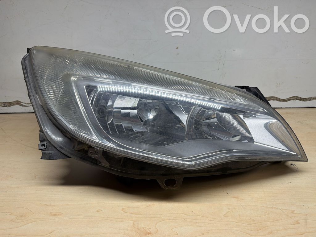 Opel Astra J Lampa przednia 