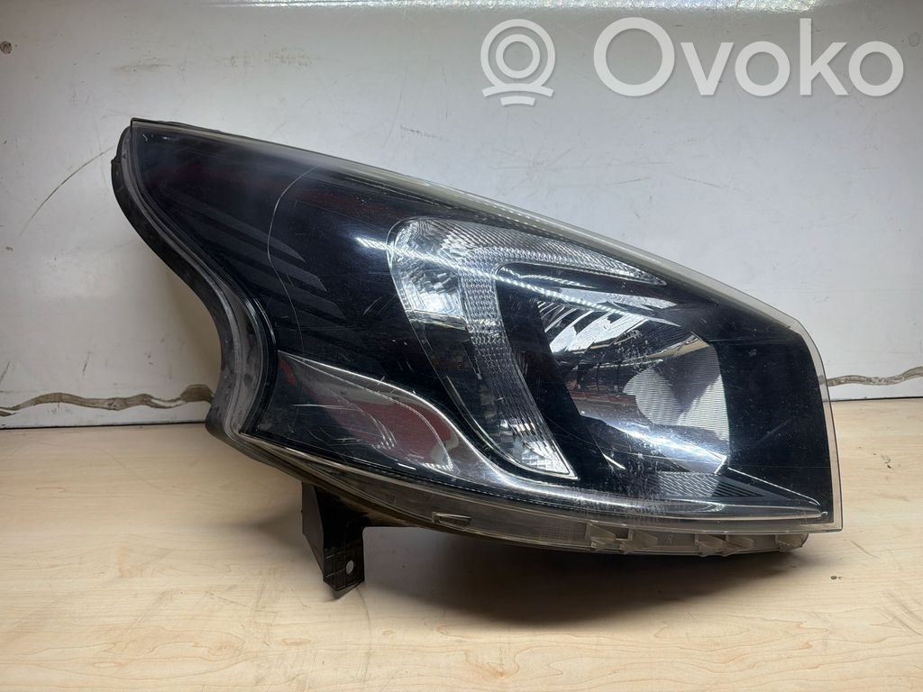 Opel Vivaro Scheinwerfer 