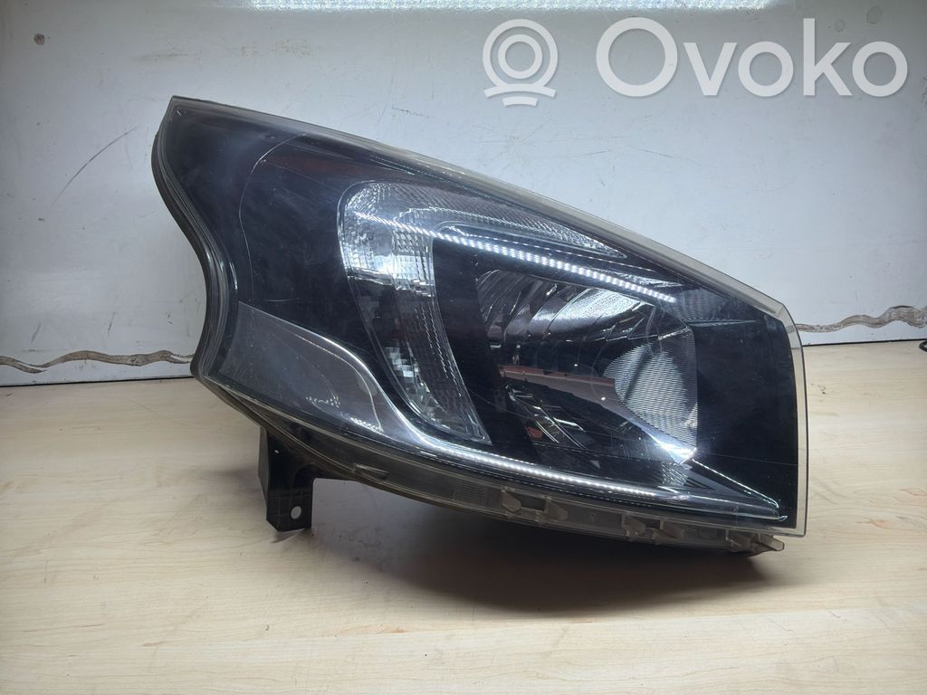 Opel Vivaro Scheinwerfer 