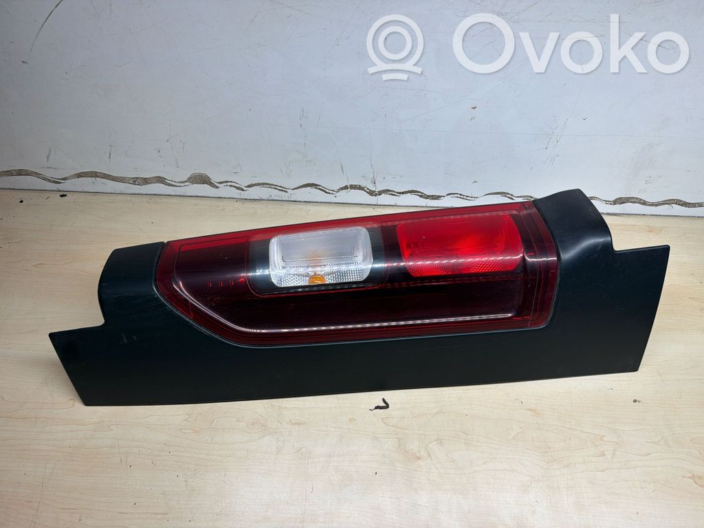 Opel Vivaro Lampă spate în caroserie 