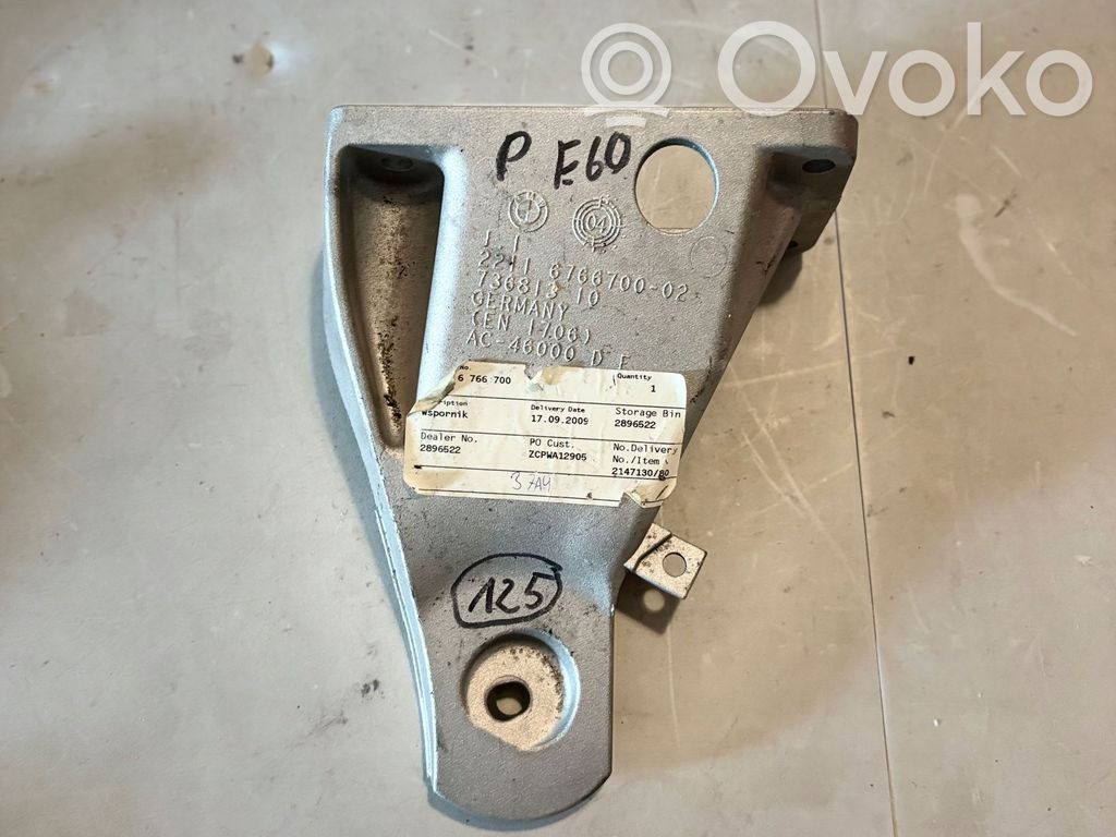 Support, suspension du moteur   6766700