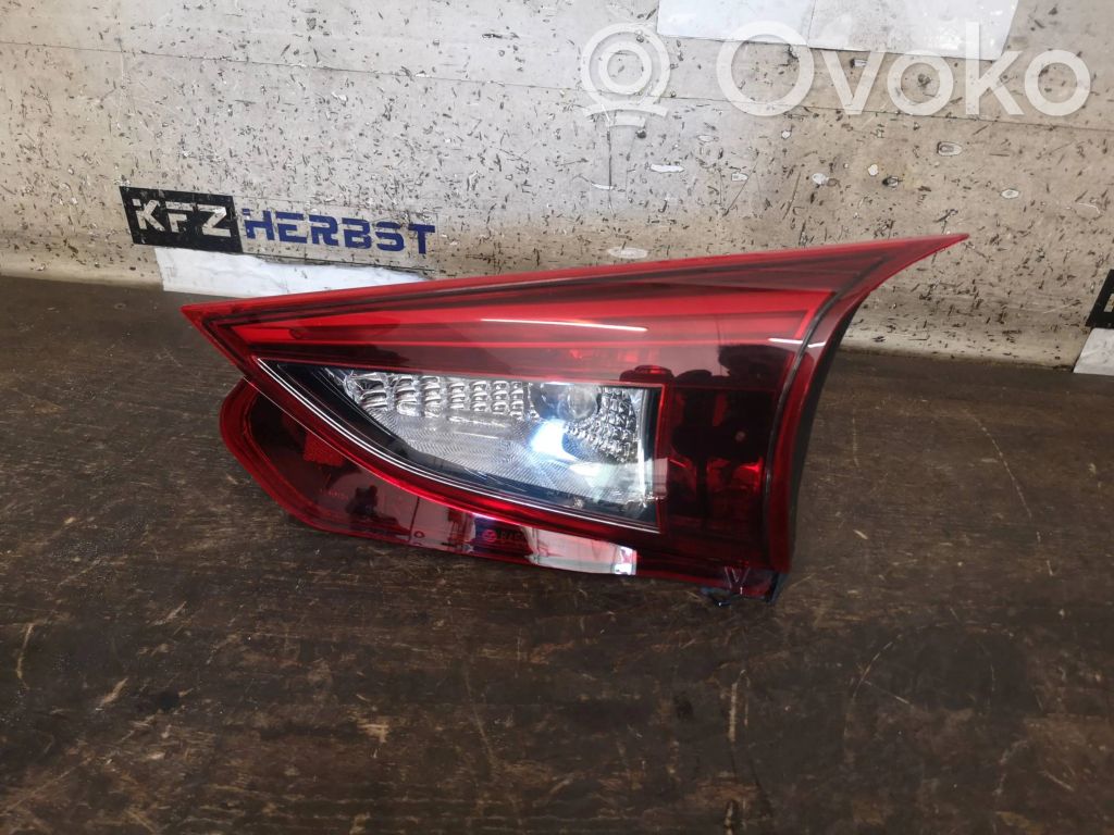 Mazda MX-3 Aizmugurējais lukturis virsbūvē 