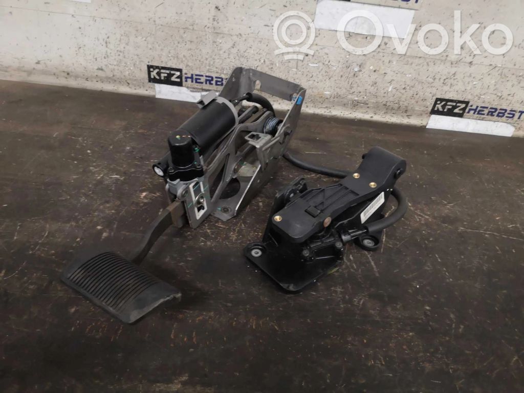 Jeep Grand Cherokee (WK) Brake pedal 