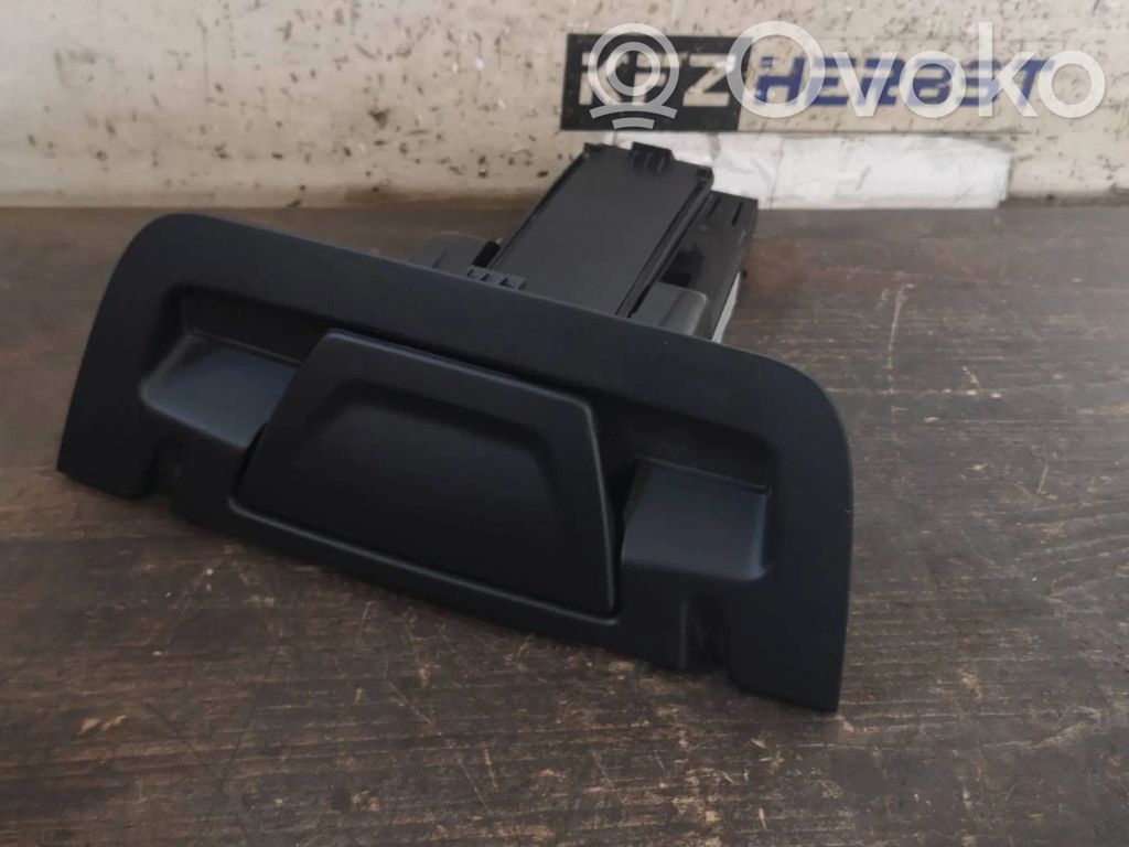 Ford Transit Courier Cita veida salona detaļa 