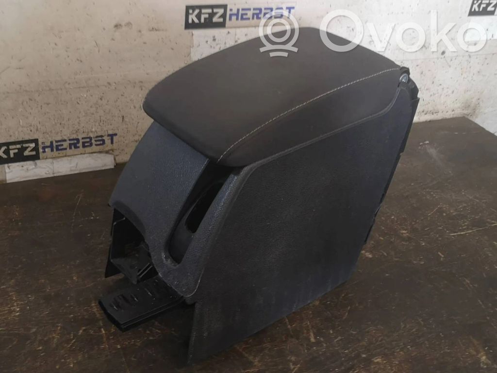 Mittelkonsole   5K0863243C,5K0863243C,82V,5K0863243C,82V,MITTELARMLEHNE
