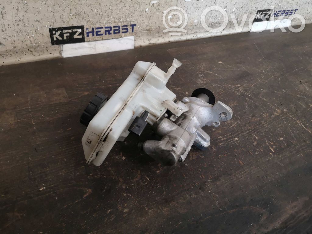 Volkswagen PASSAT B8 Główny cylinder hamulca 