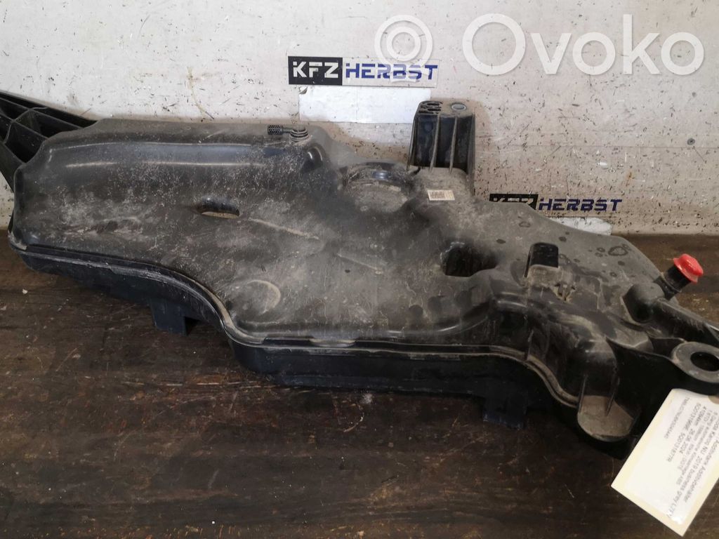 Skoda Karoq Serbatoio vaschetta liquido AdBlue