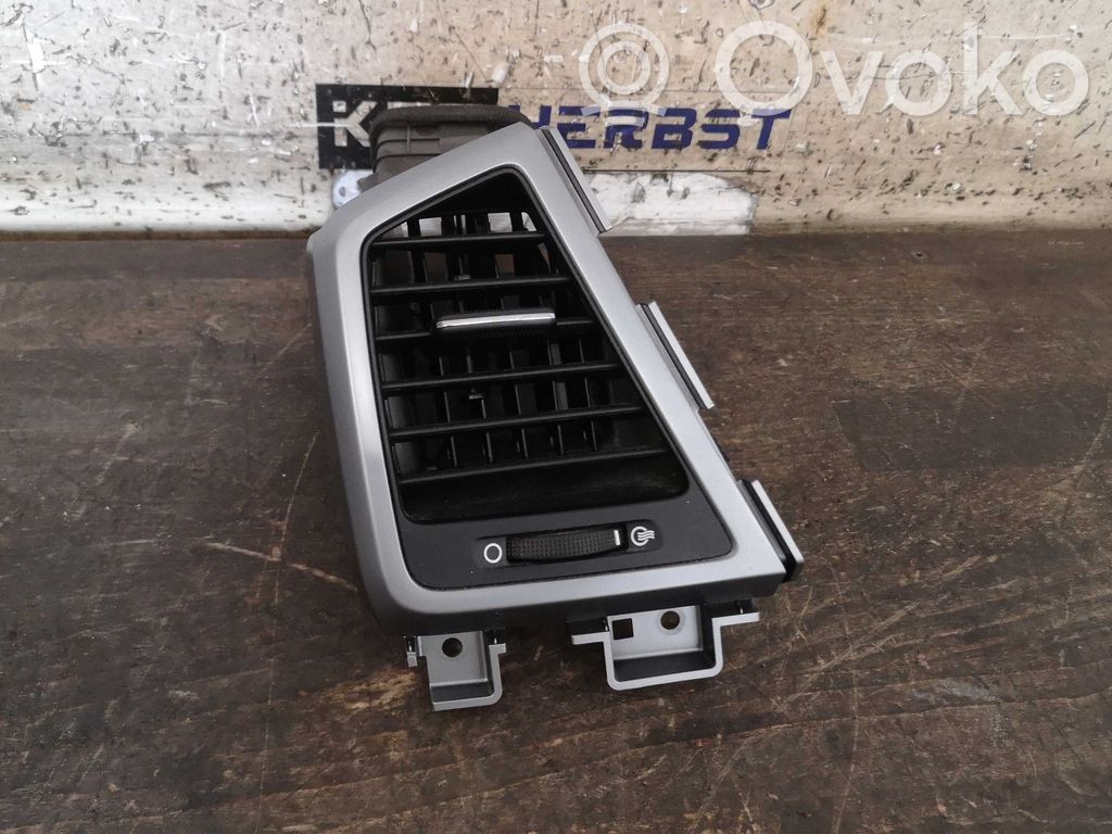 Hyundai Tucson TL Dash center air vent grill 