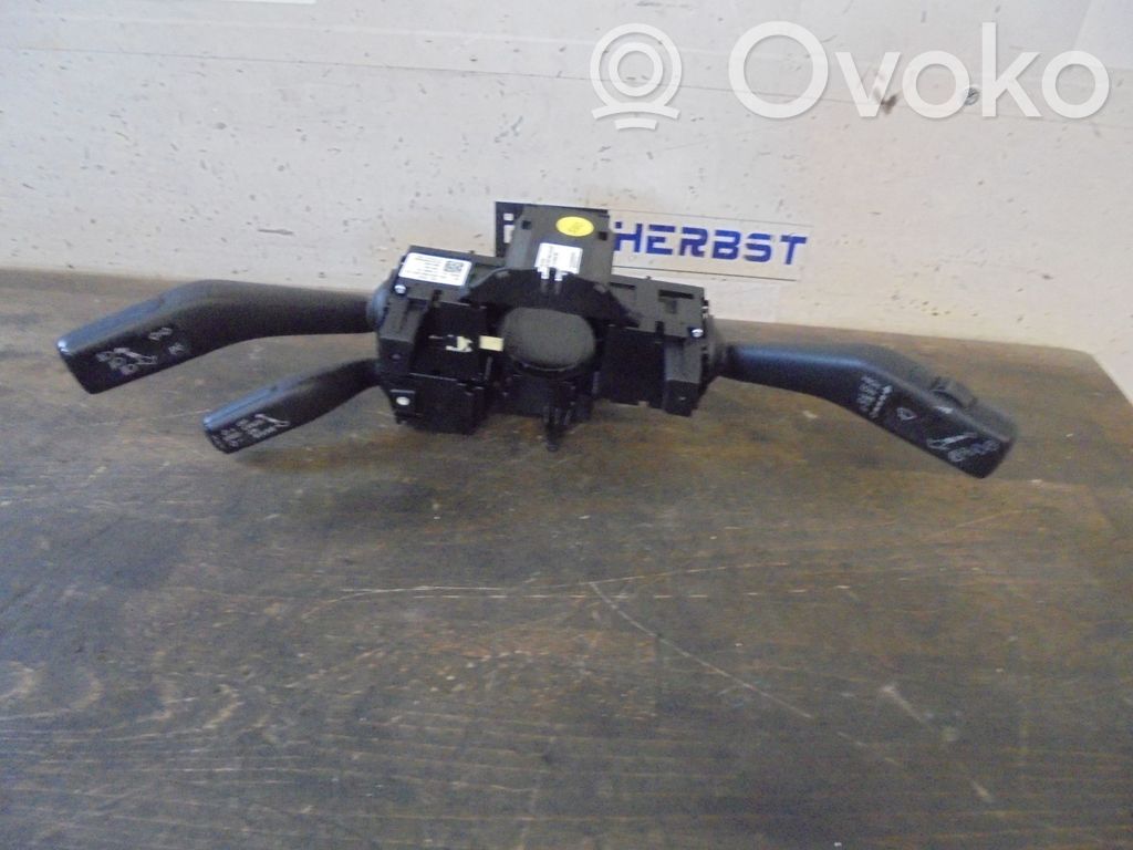 Volkswagen PASSAT B6 Butoane/comutatoare pe volan 