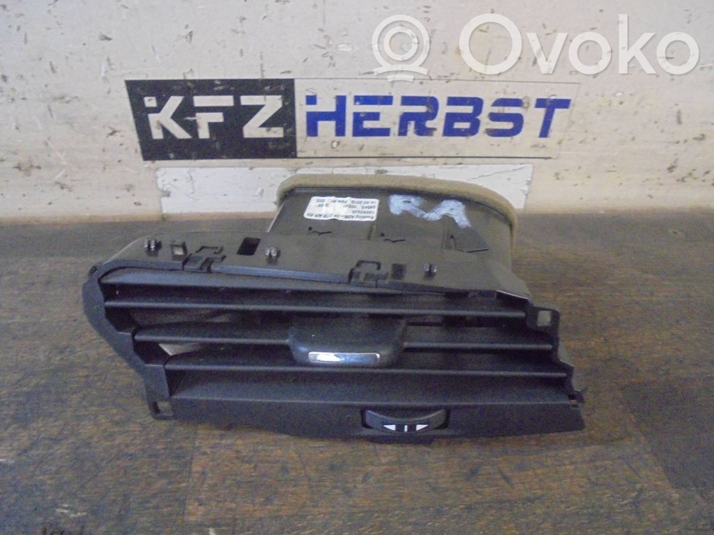 Opel Corsa E Centrinės oro grotelės 