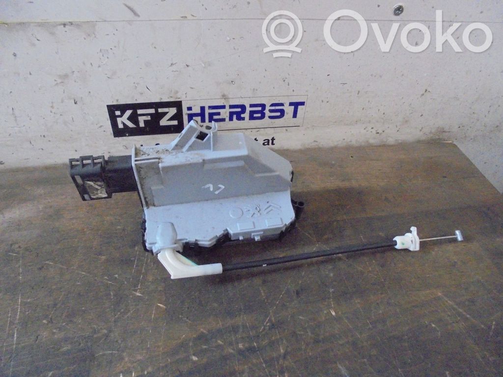 Citroen C3 Aizmugurē slēdzene 