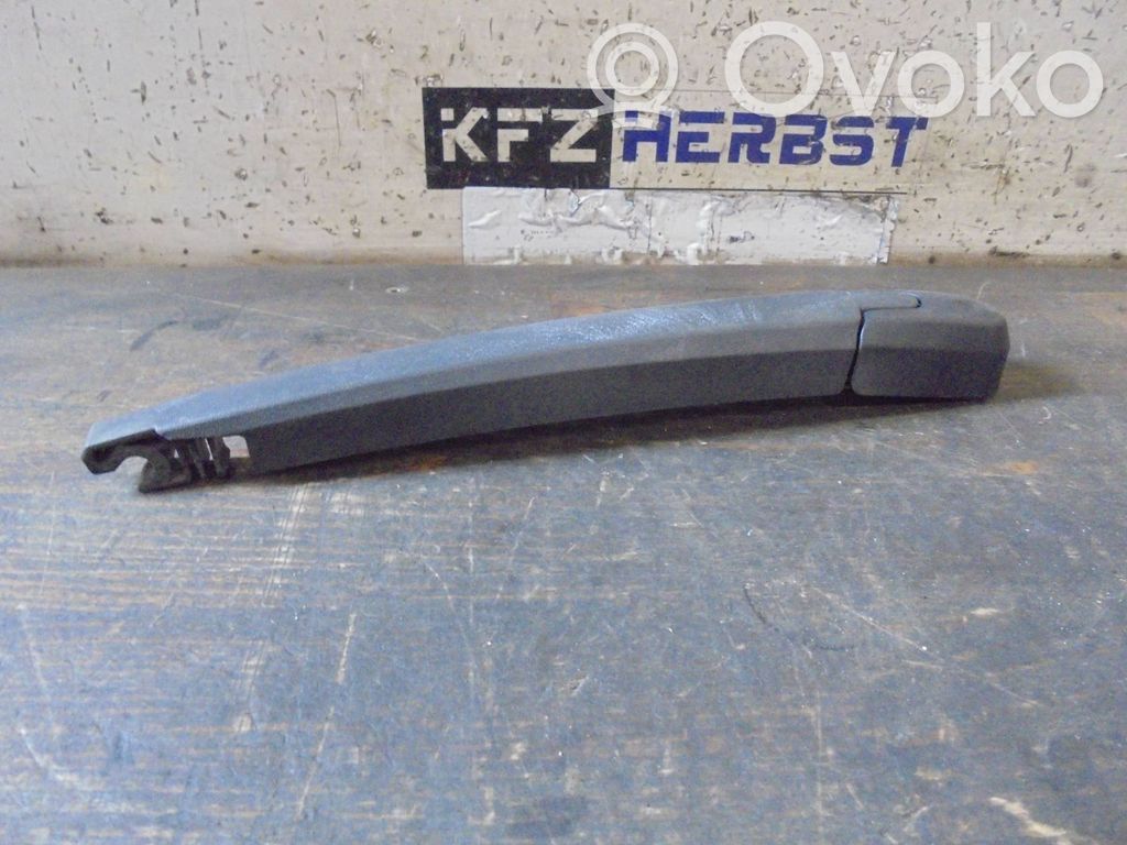 Hyundai i40 Rear wiper blade arm