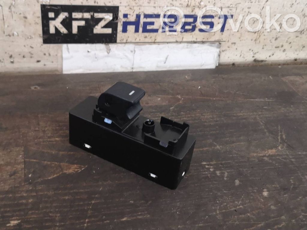 Mazda 3 III Electric window control switch 