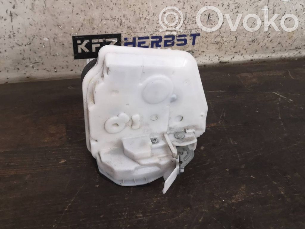 Mazda 3 III Front door lock 