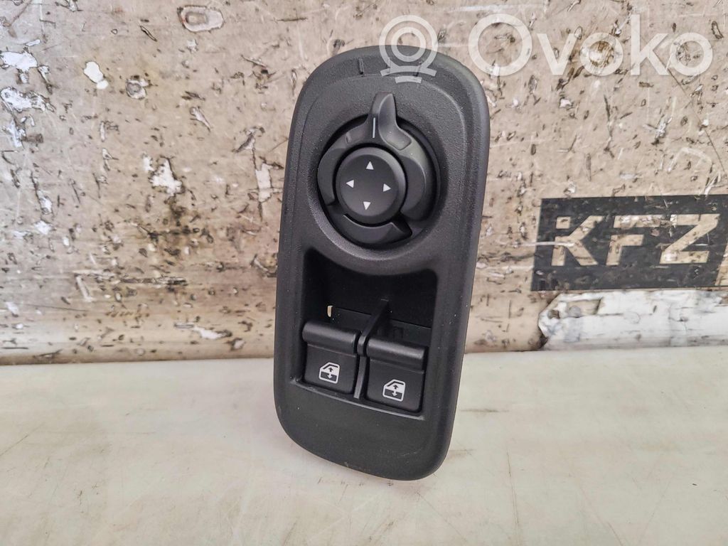 Fiat 500E Electric window control switch 