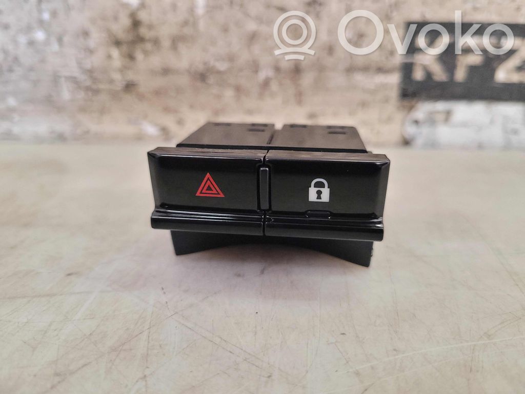 Fiat 500E Hazard light switch 