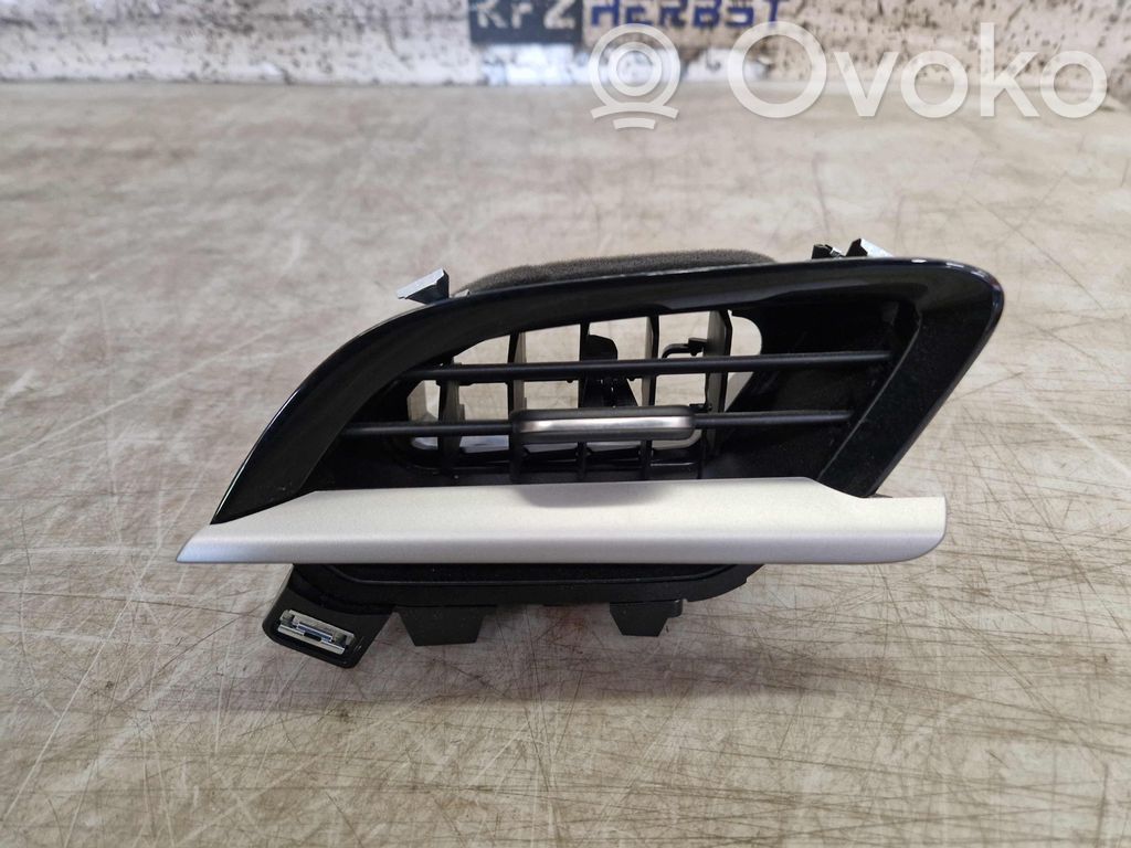 Opel Corsa F Dysze / Kratki środkowego nawiewu deski rozdzielczej 