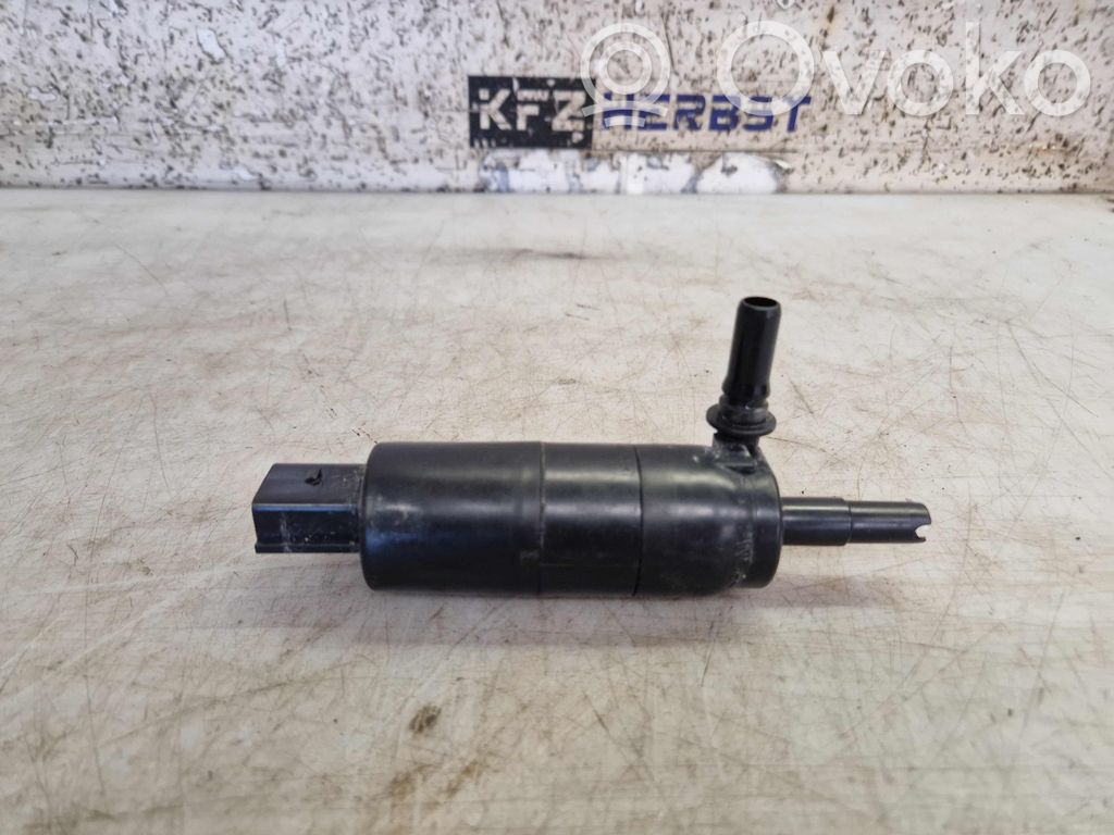 Ford Kuga II Windscreen/windshield washer pump 