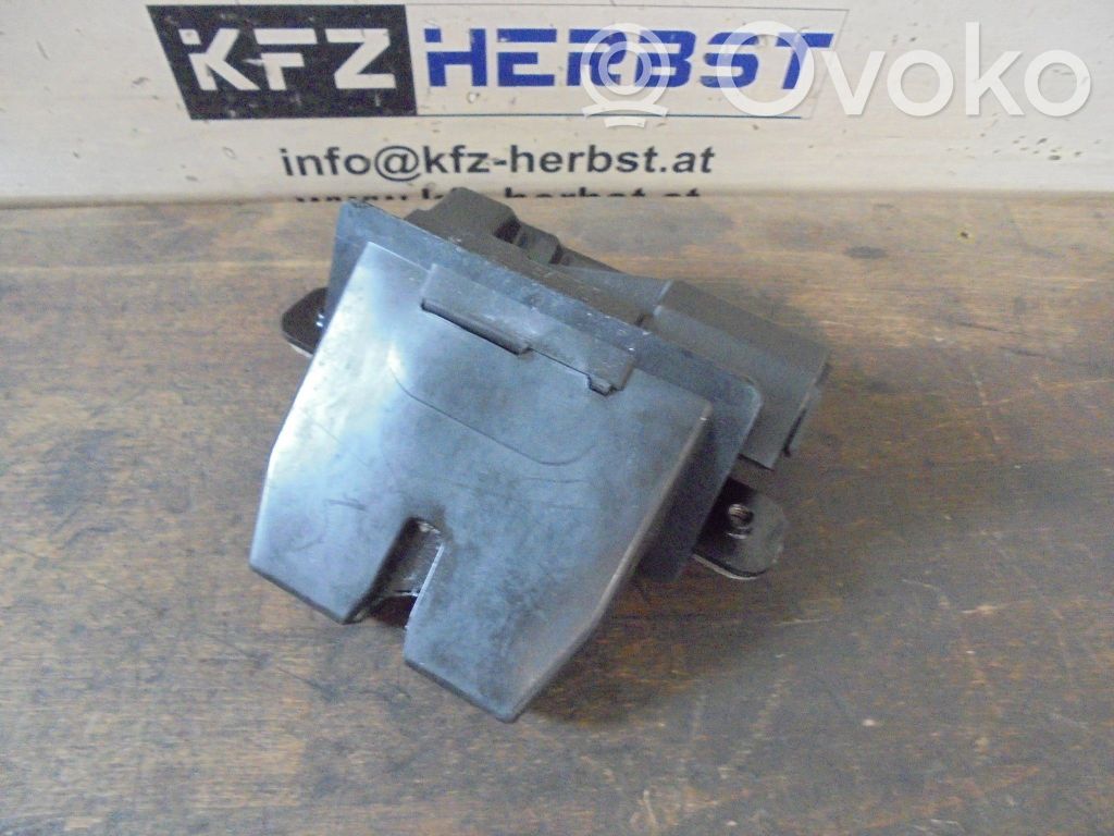 Tailgate/trunk/boot lock/catch/latch   8A61A442A66BE,8A61A442A66BE
