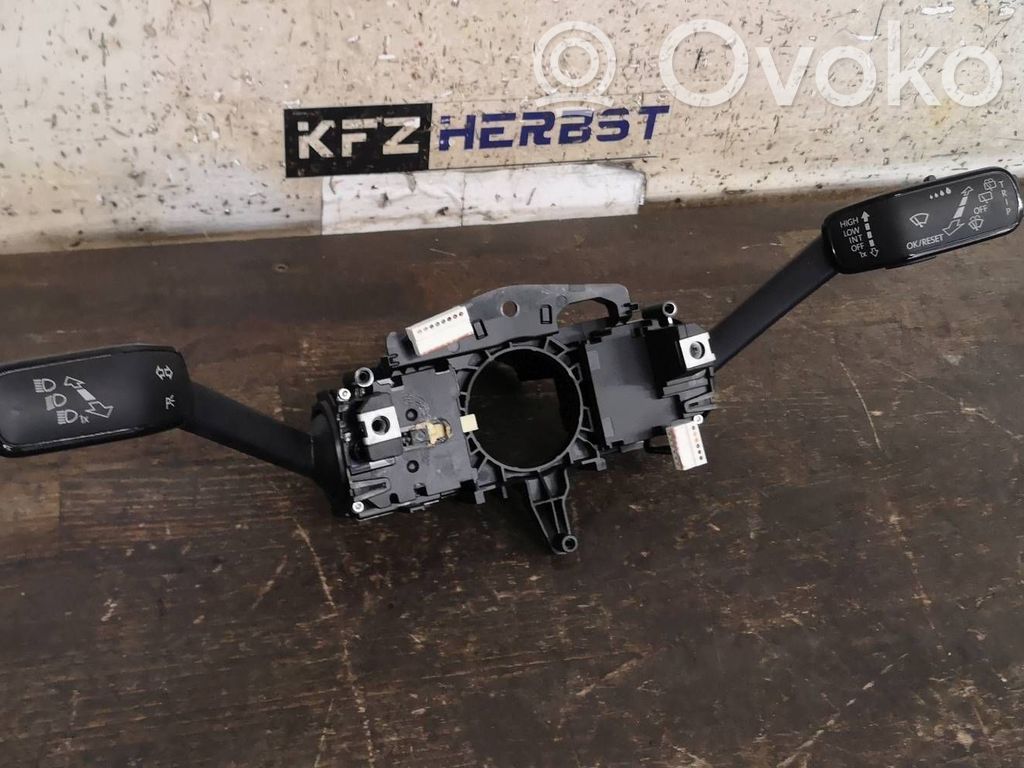 Volkswagen Cross Touran II Przełącznik / Przycisk kierownicy 