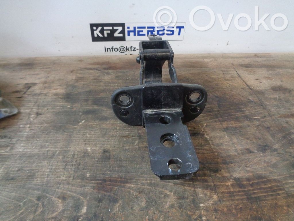 Volvo XC70 Tailgate/trunk/boot hinge 