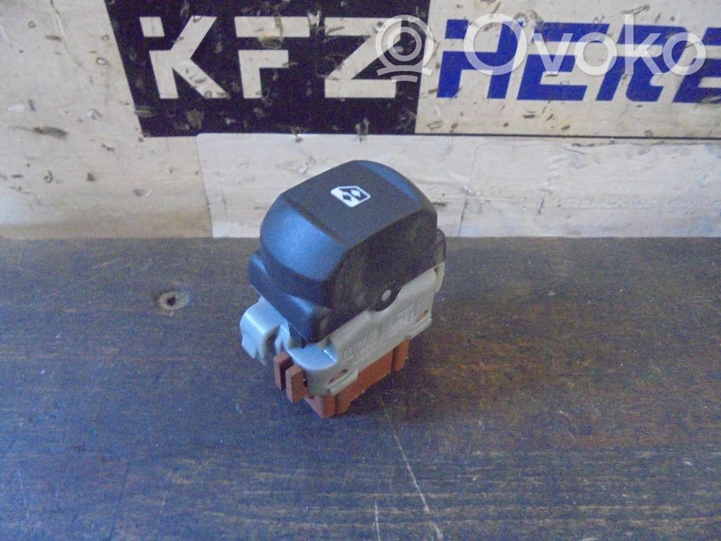 Renault Megane III Electric window control switch 