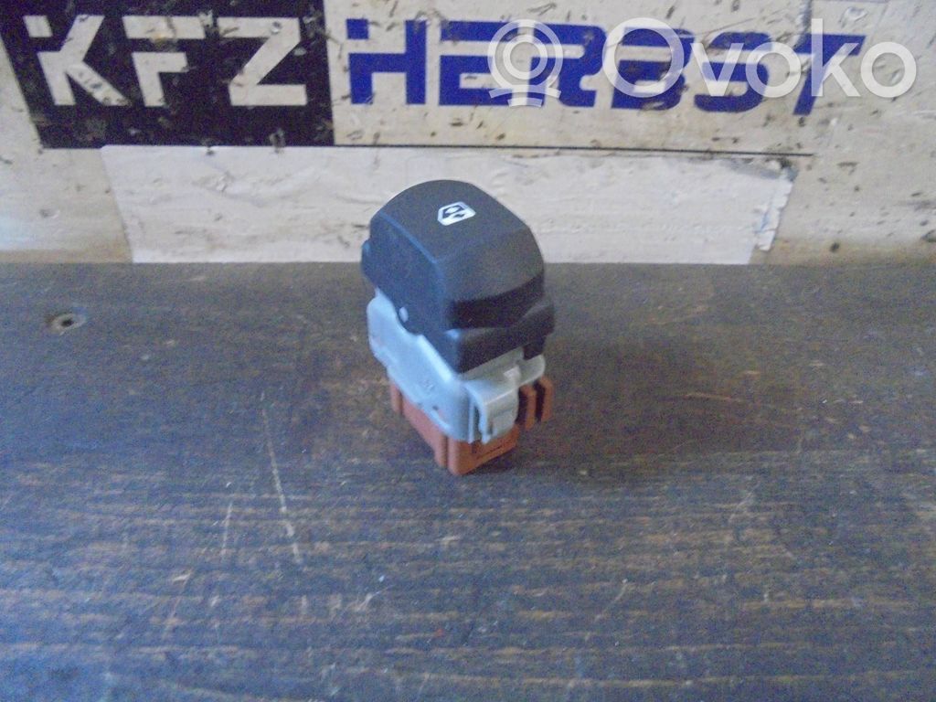 Renault Megane III Electric window control switch 