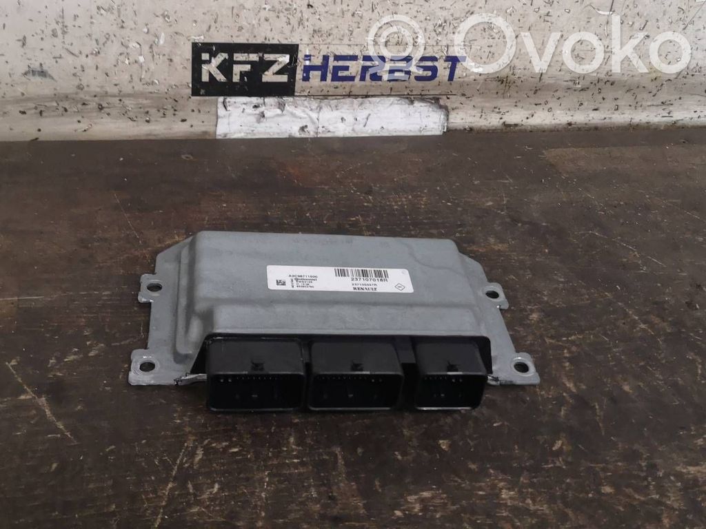 Renault Clio IV Engine control unit/module 