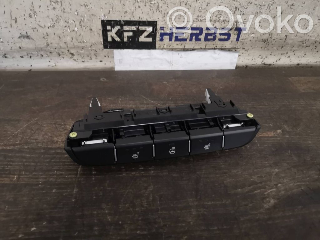 Schalter Sitzheizung   40B2011800,93315J7010,40B2011800,93315J7010
