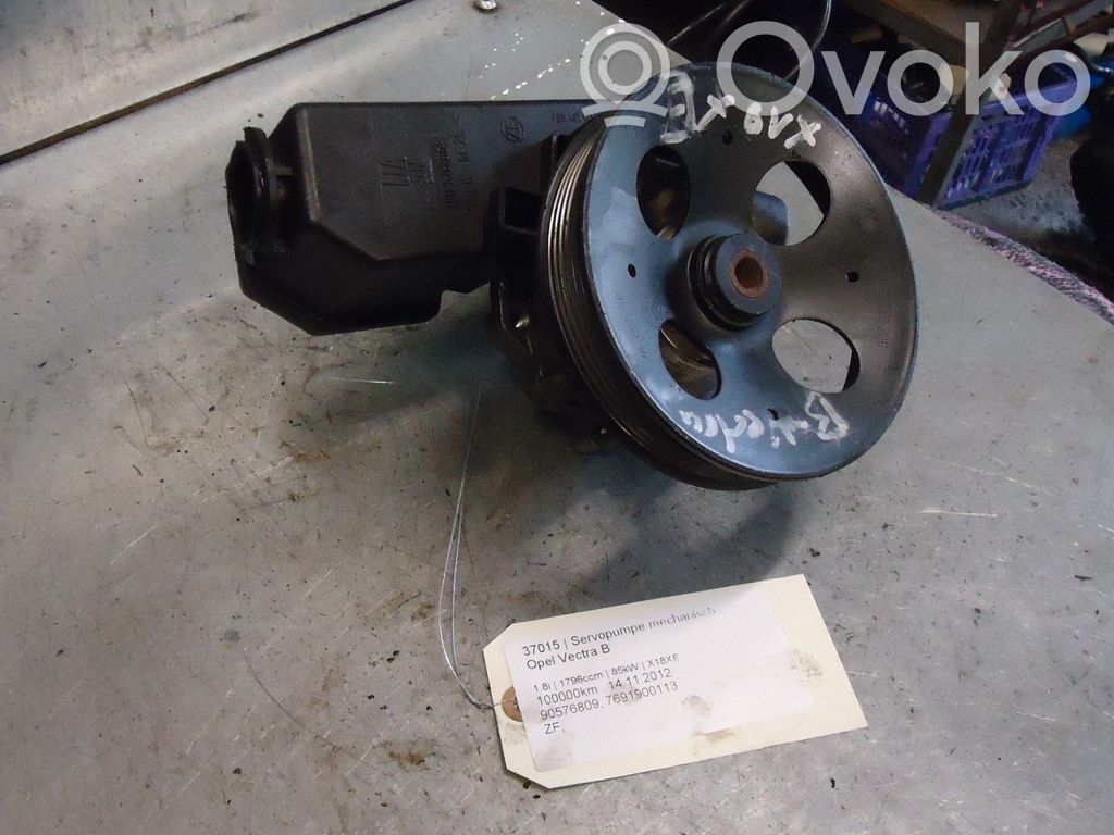 Opel Vectra B Ohjaustehostimen pumppu 