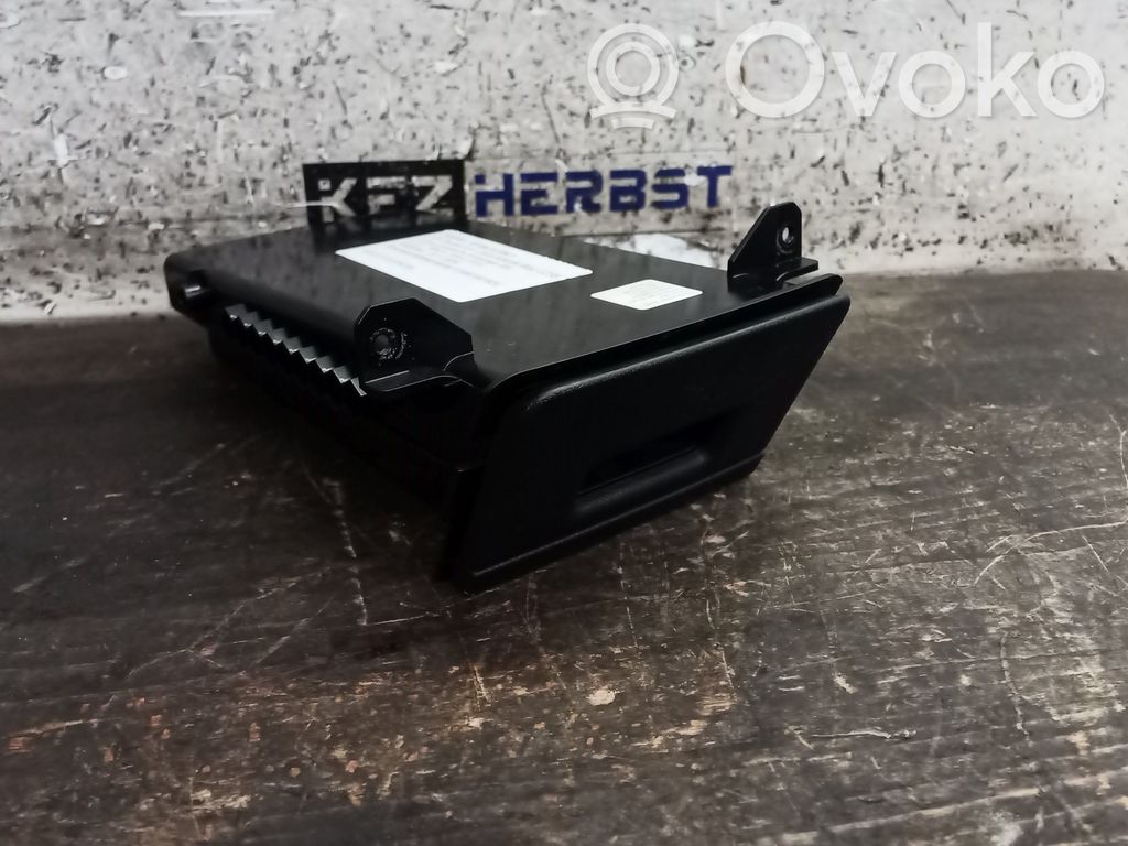 Volkswagen Cross Touran II Glove box 
