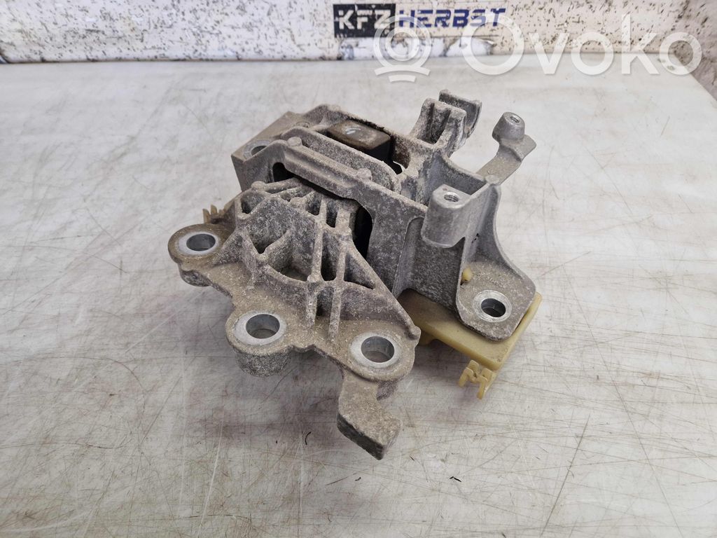 Opel Astra K Gearbox mounting bracket 