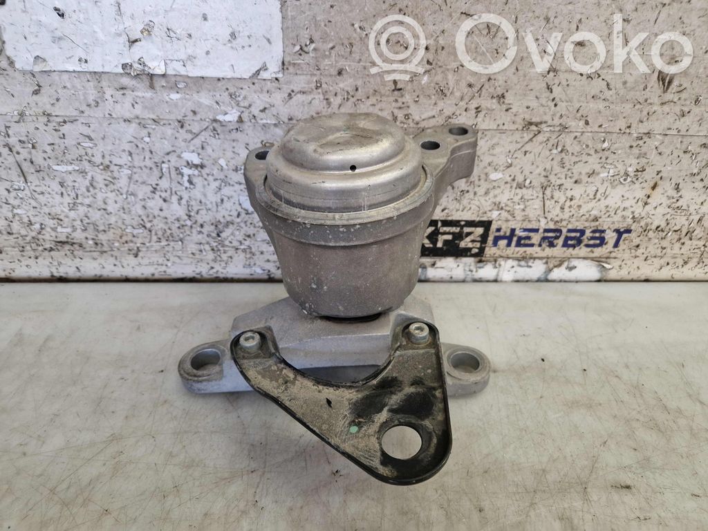 Volvo V60 Engine mount bracket 