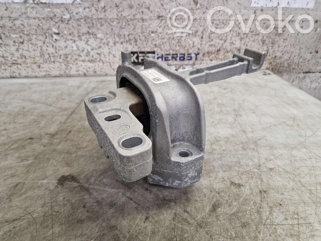 Volkswagen Polo VI Engine mount bracket 